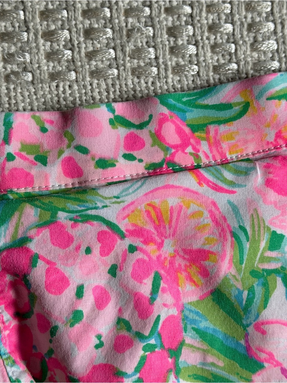 Lilly Pulitzer Ocean View Tropical Pull On Shorts in Pear Necessities, Size M - Picture 9 of 9